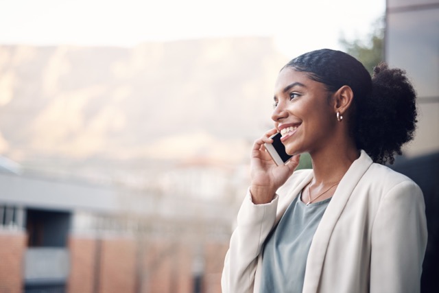 Contact center agent handling high-stakes voice call on unified omnichannel CX platform with intelligent call routing