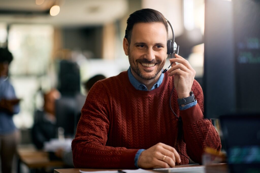 Contact center agent receiving real-time AI guidance during a live customer call with omnichannel automation platform
