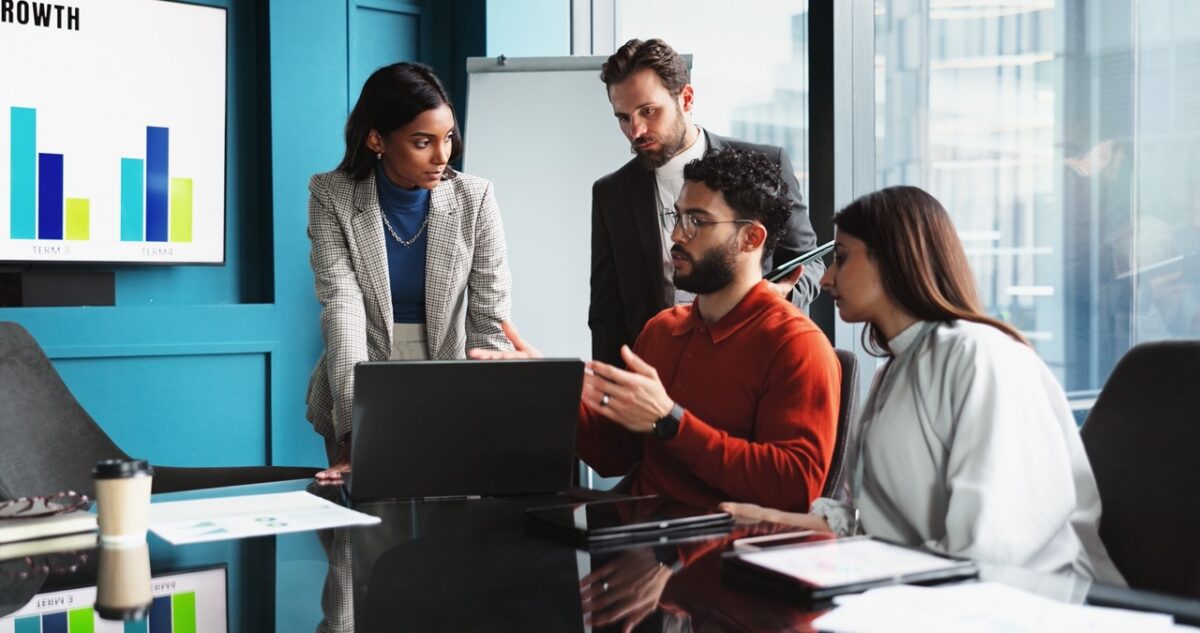 Contact center operations team managing omnichannel CX across voice, chat, and email channels