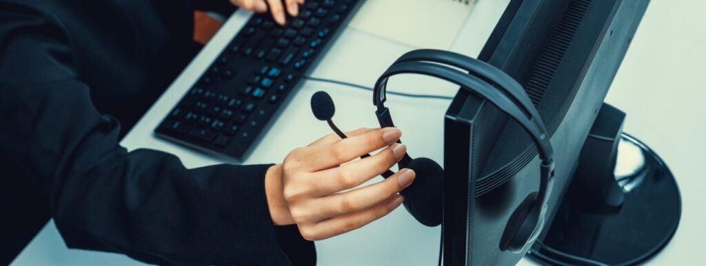contact center supervisor documenting a shift handoff between business hours and after-hours teams