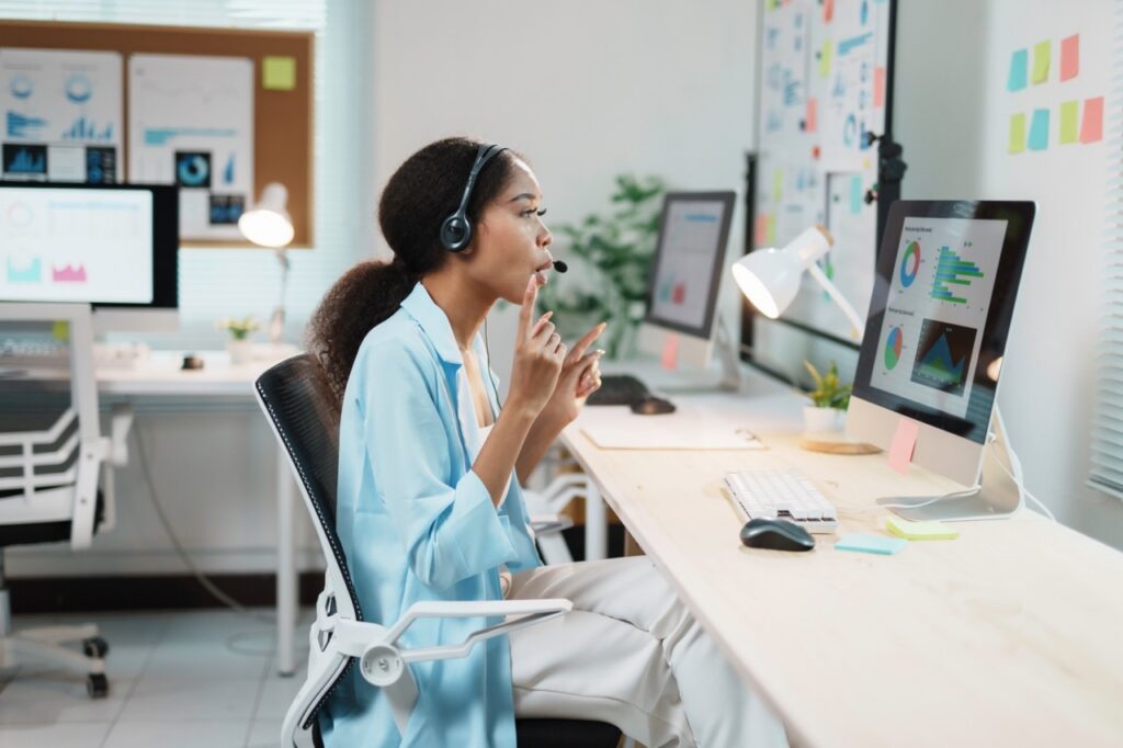 supervisor monitoring a risk-prioritized queue of high-risk calls flagged by speech analytics