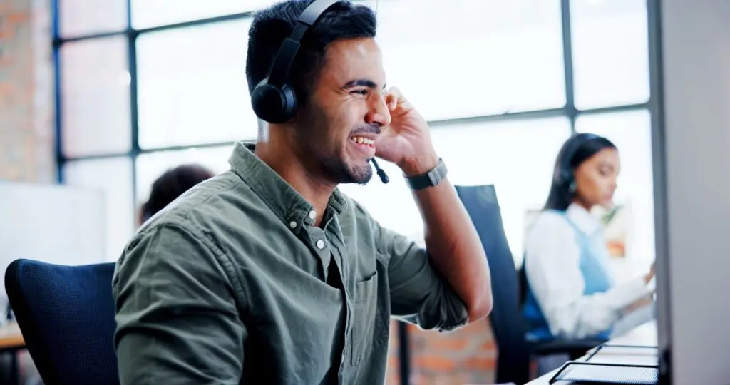 Contact center agent on a call demonstrating behaviors that improve customer outcomes and satisfaction