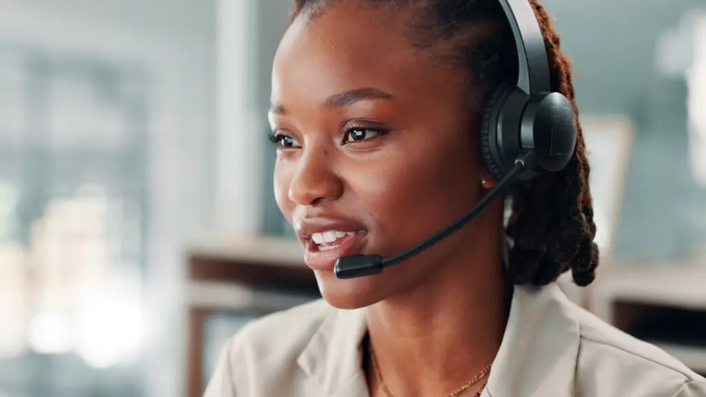 Contact center agent demonstrating emotional intelligence during a customer support call
