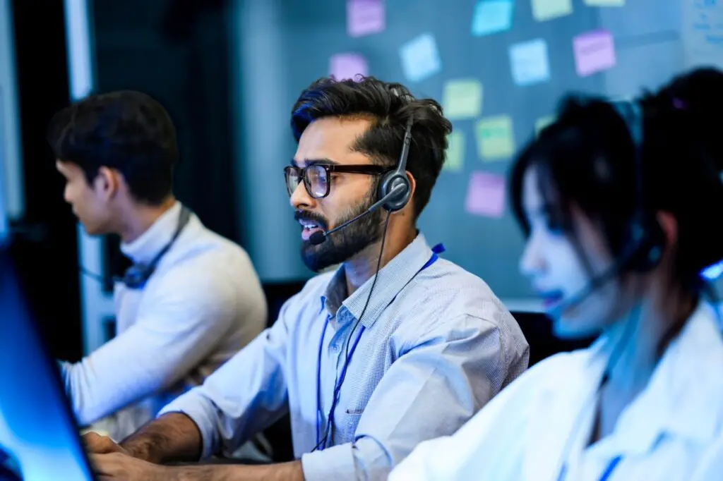 Contact center agent using real-time guidance software during a live customer call