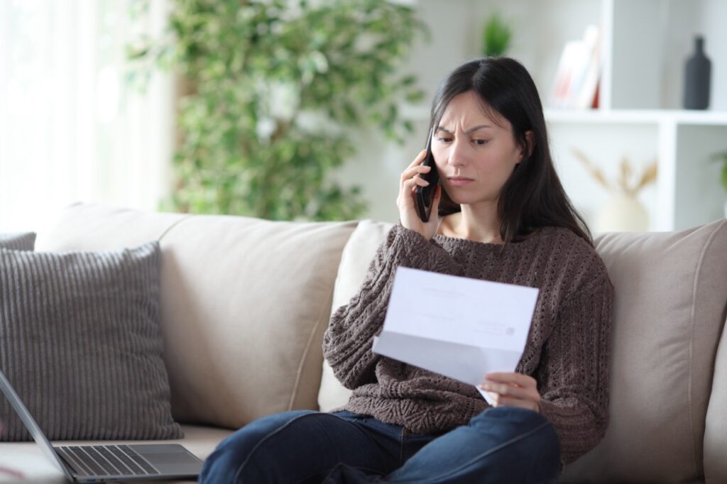 Supervisor analyzing conversation data to identify why customers described an agent as unhelpful