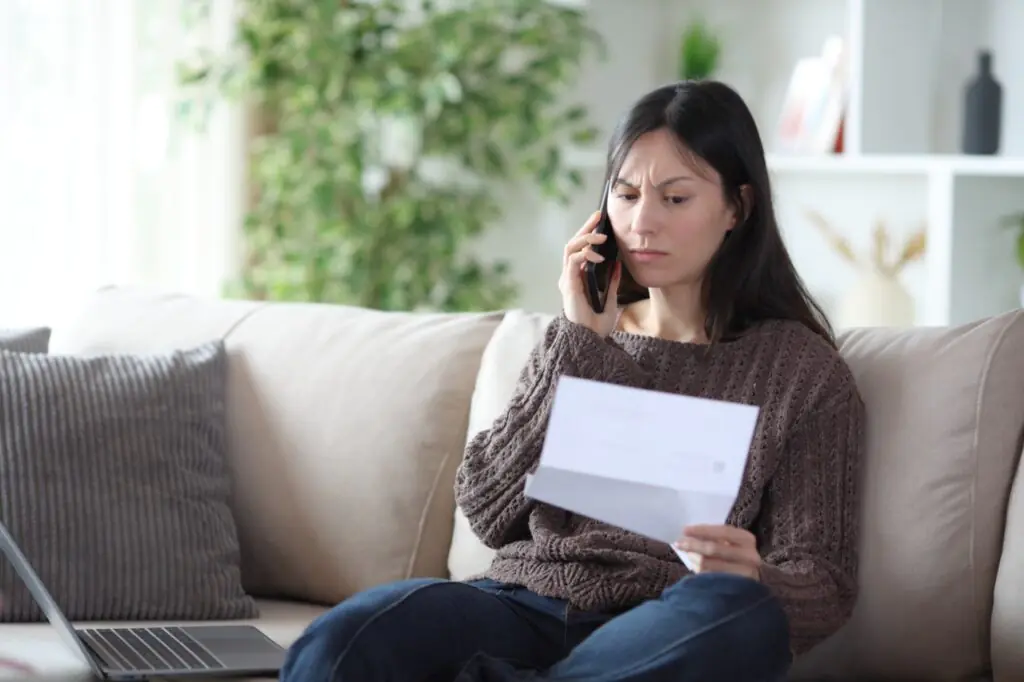Supervisor analyzing conversation data to identify why customers described an agent as unhelpful