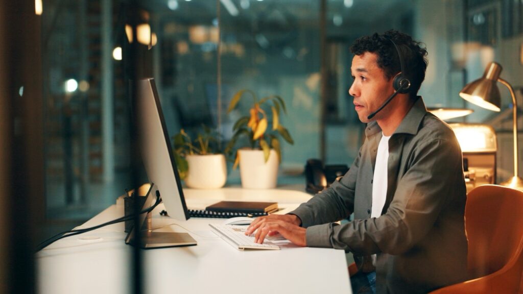Checklist graphic of ten modern contact center technology capabilities for 2027
