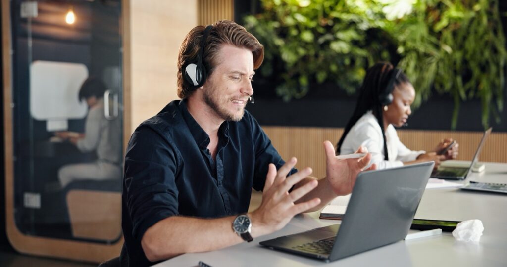 Call center dashboard showing declining sentiment trends and satisfaction scores over time
