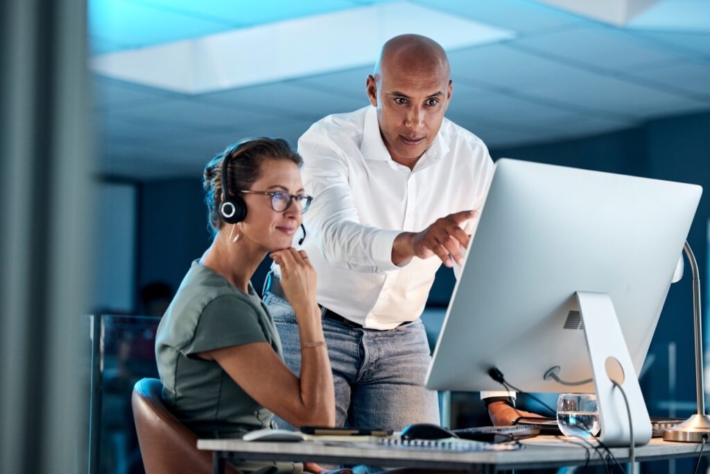 Supervisor reviewing QA data with a contact center agent to identify training gaps