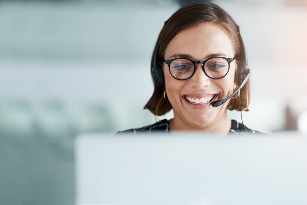Contact center agent on a call with real-time agent guidance prompts on screen
